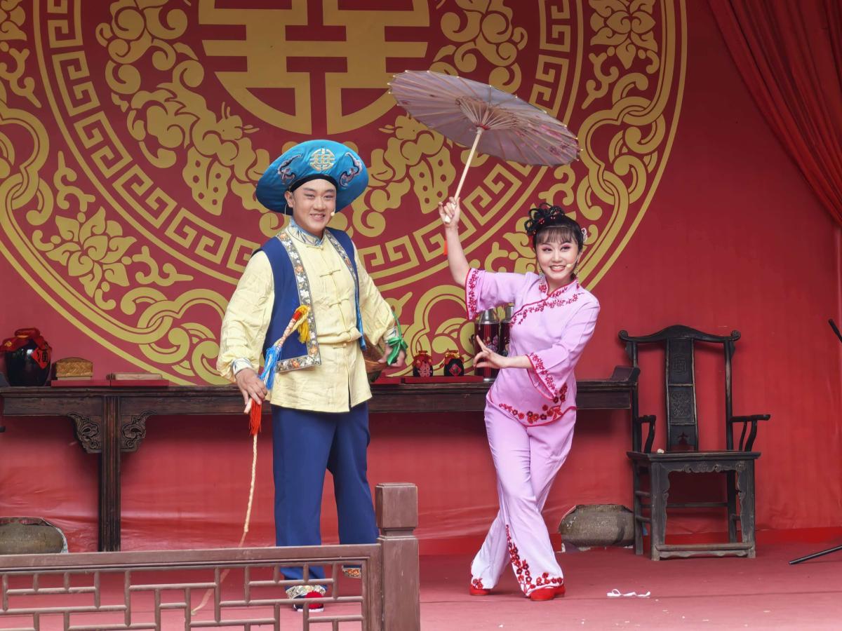 欢庆五一 戏曲专场演出走进景区